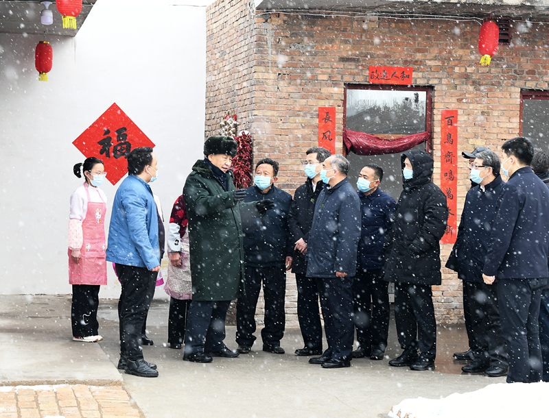 2022年1月26日，習(xí)近平總書記在山西霍州馮南垣村受災(zāi)村民師紅兵家看望。
