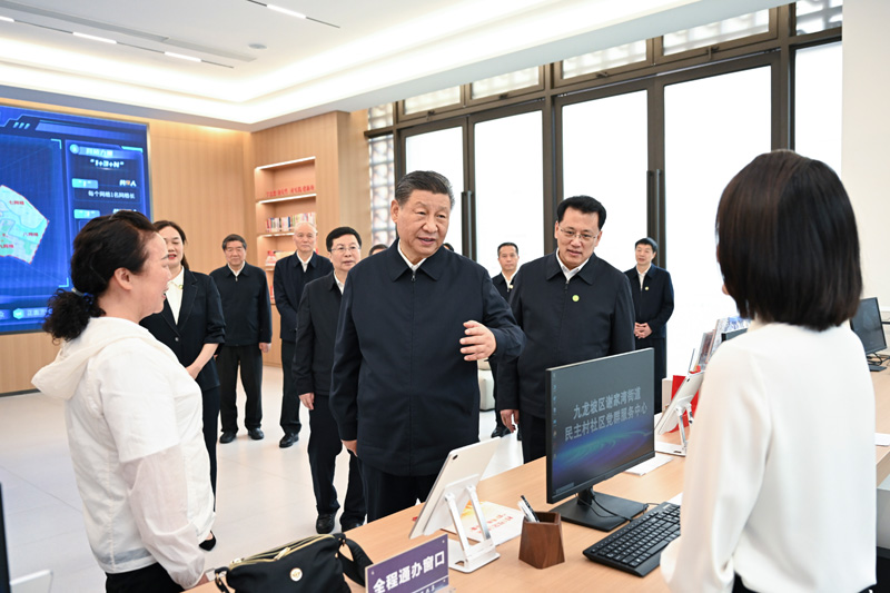 2024年4月22日下午，習(xí)近平總書(shū)記在重慶市九龍坡區(qū)謝家灣街道民主村社區(qū)考察。