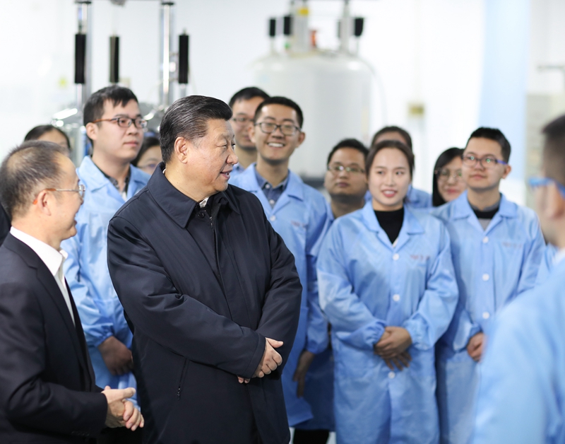 2019年1月17日，習(xí)近平在天津南開大學(xué)元素有機化學(xué)國家重點實驗室同師生親切交流。