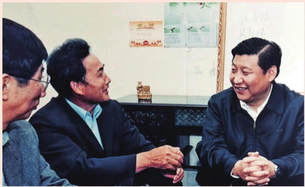 2003年4月24日，時(shí)任浙江省委書記習(xí)近平在浙江下姜村調(diào)研。
